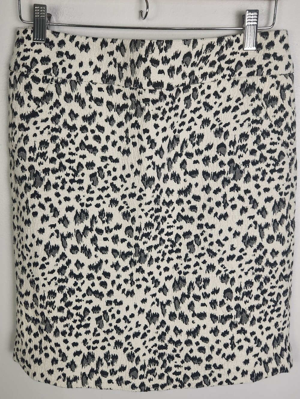NWOT Loft Women's Black Cream Snow Leopard Animal Print Mini Skirt Size ST #738 - Picture 2 of 11